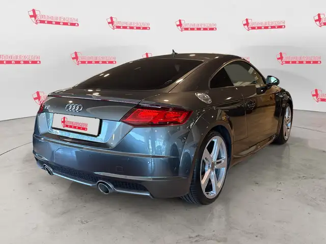 Audi TT view 4