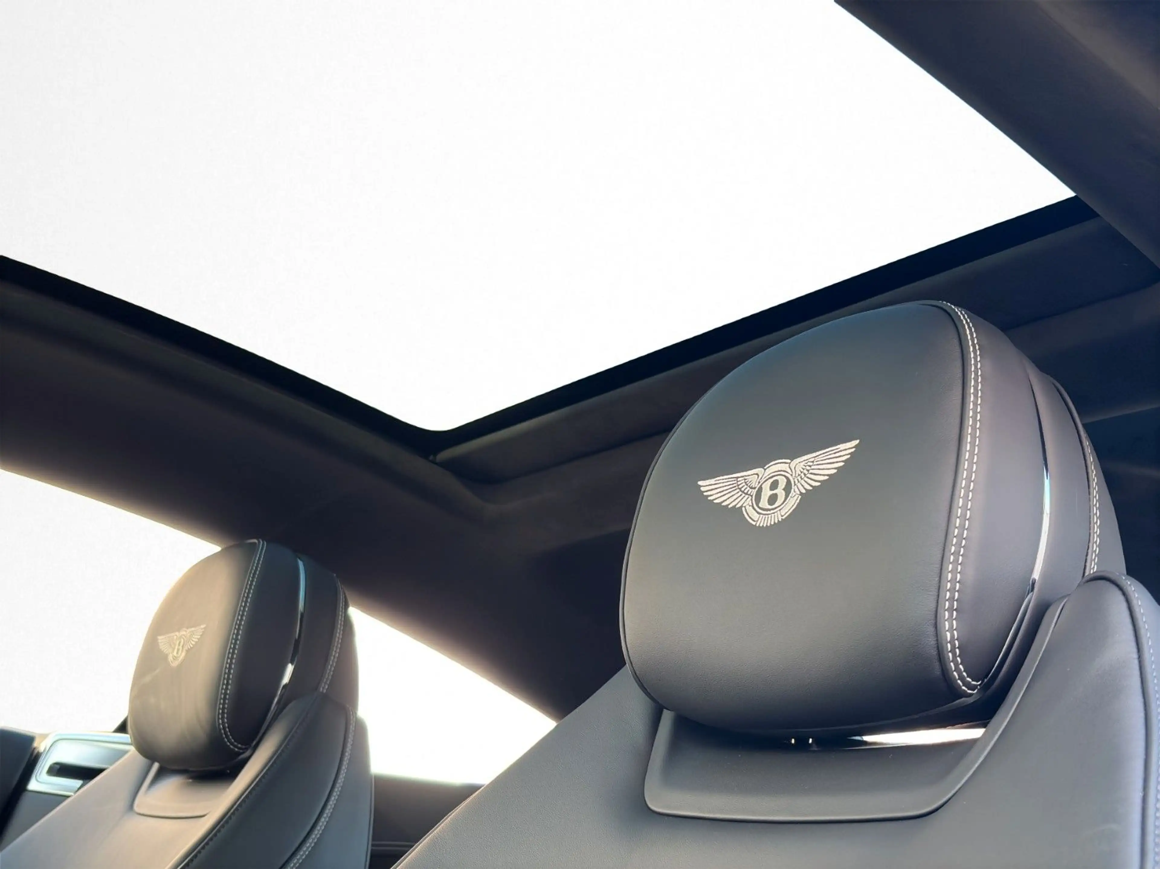 Bentley Continental GT V8 Akrapovic MY26 — photo 12