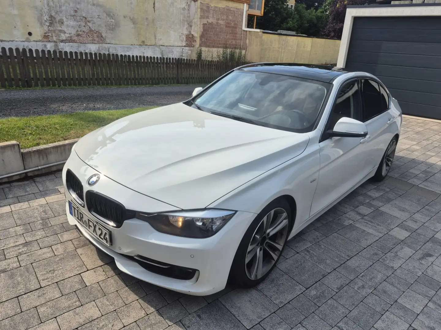 BMW 320 320d Luxury Line - 1