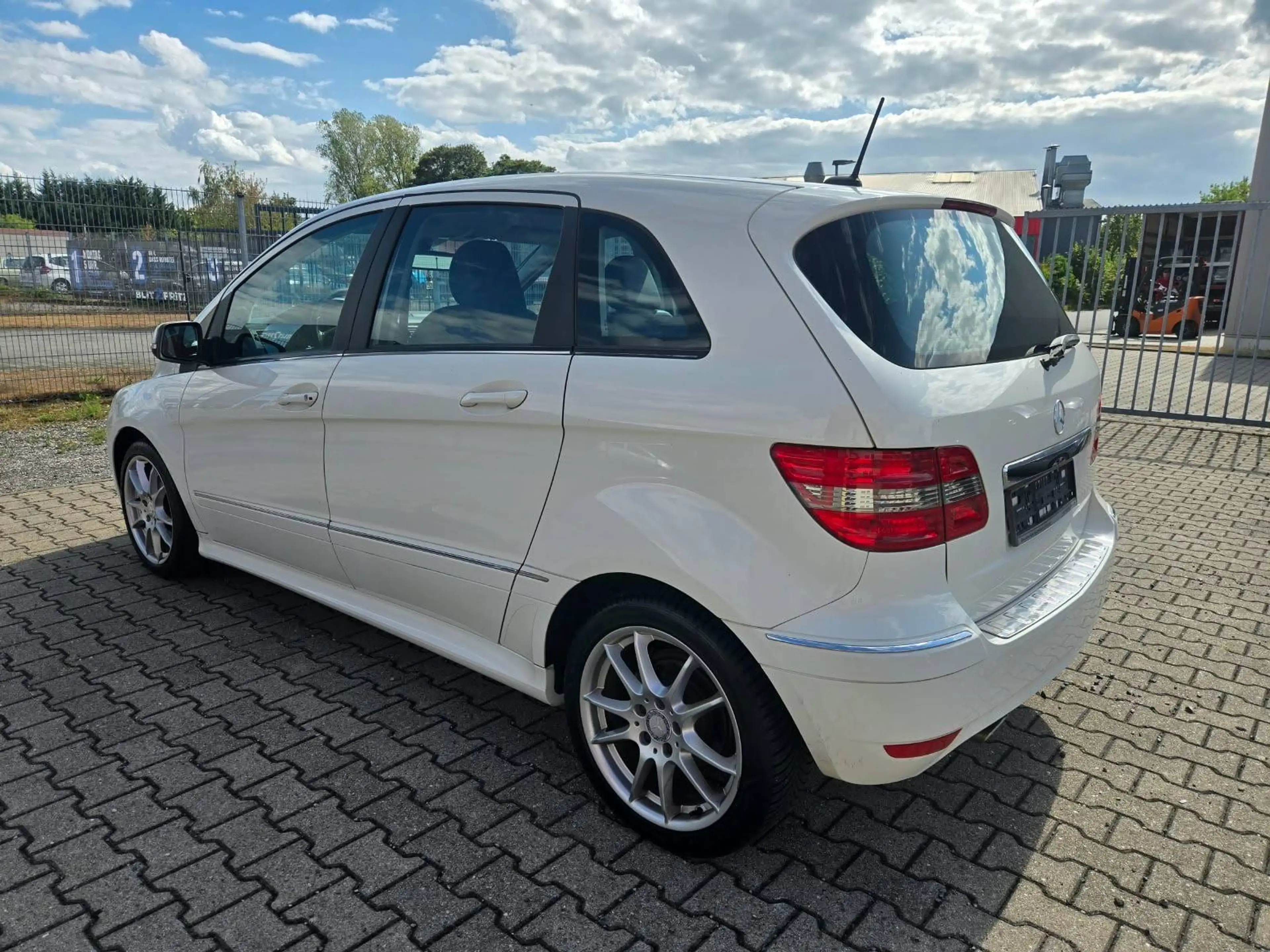 Mercedes-Benz B 160 B 160 (245.231) — photo 13