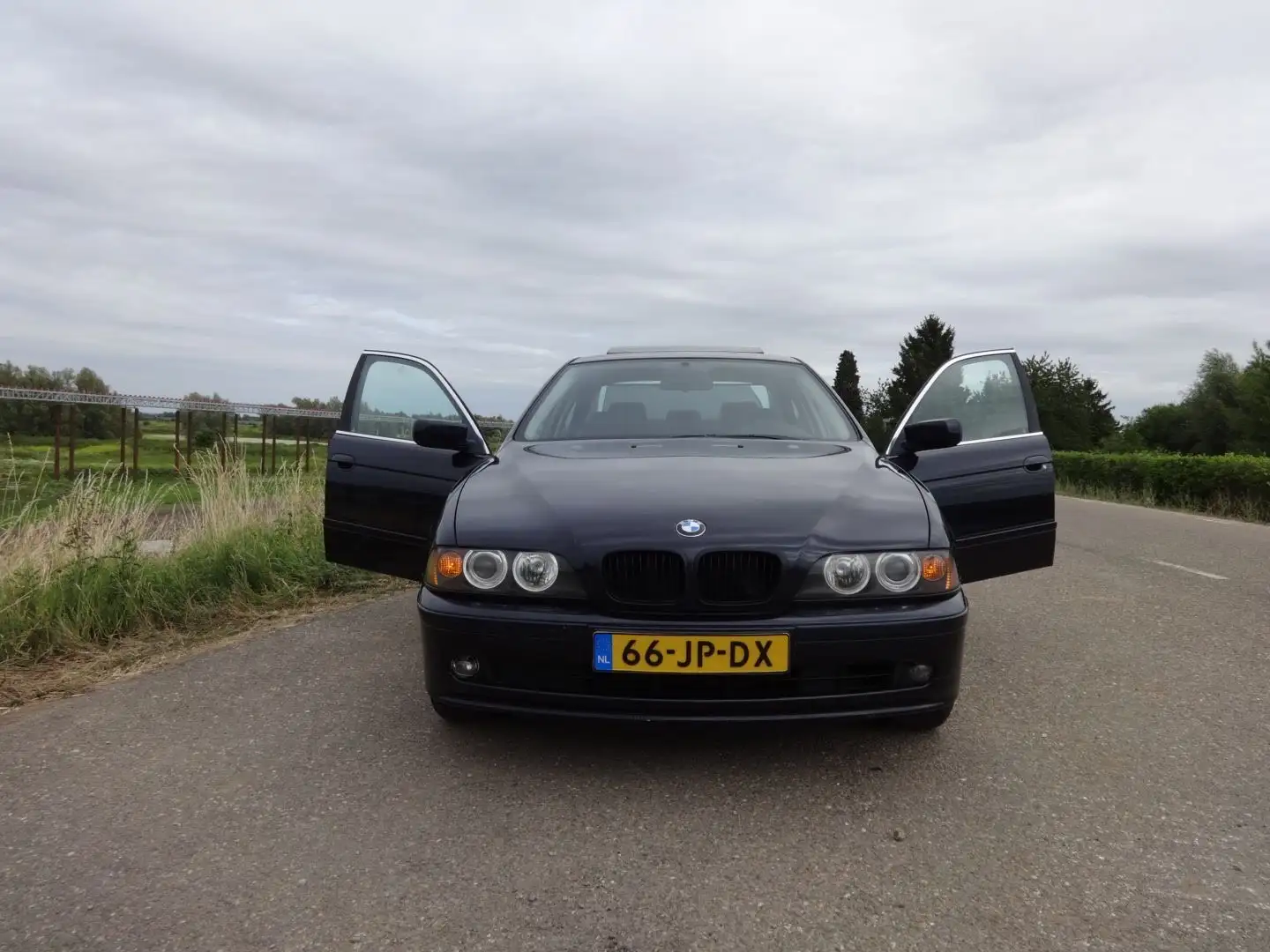 BMW 520 520i / Sun roof / APK / - 2