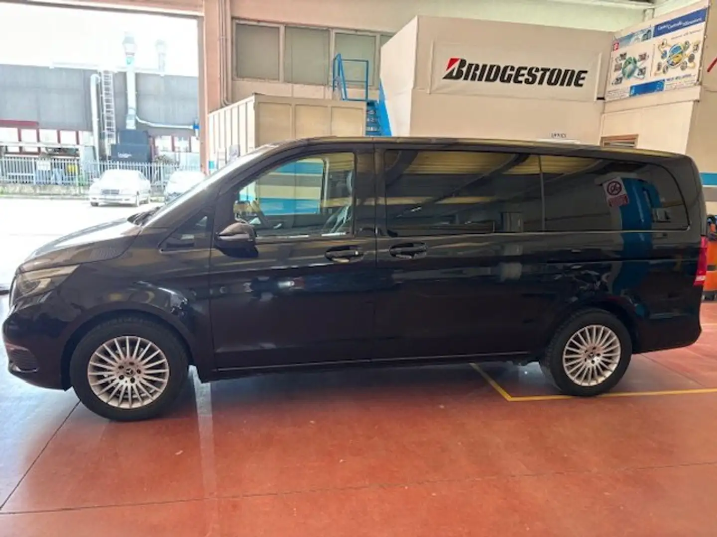 Mercedes-Benz V 220 V Long 220 d Avantgarde auto 7 POSTI IVA ESPOSTA Nero - 1