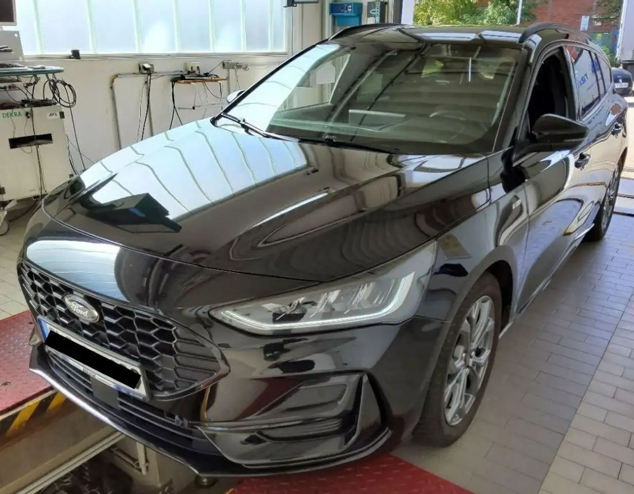 Ford Focus Turnier 1.0EcoBoost HybridAut.TITANIUMX — photo 1 of 3