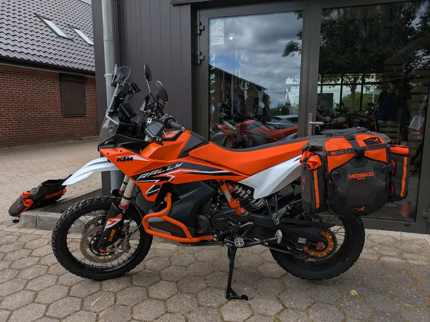 KTM 890 Adventure R Rally Eine von 700 Orange - 2