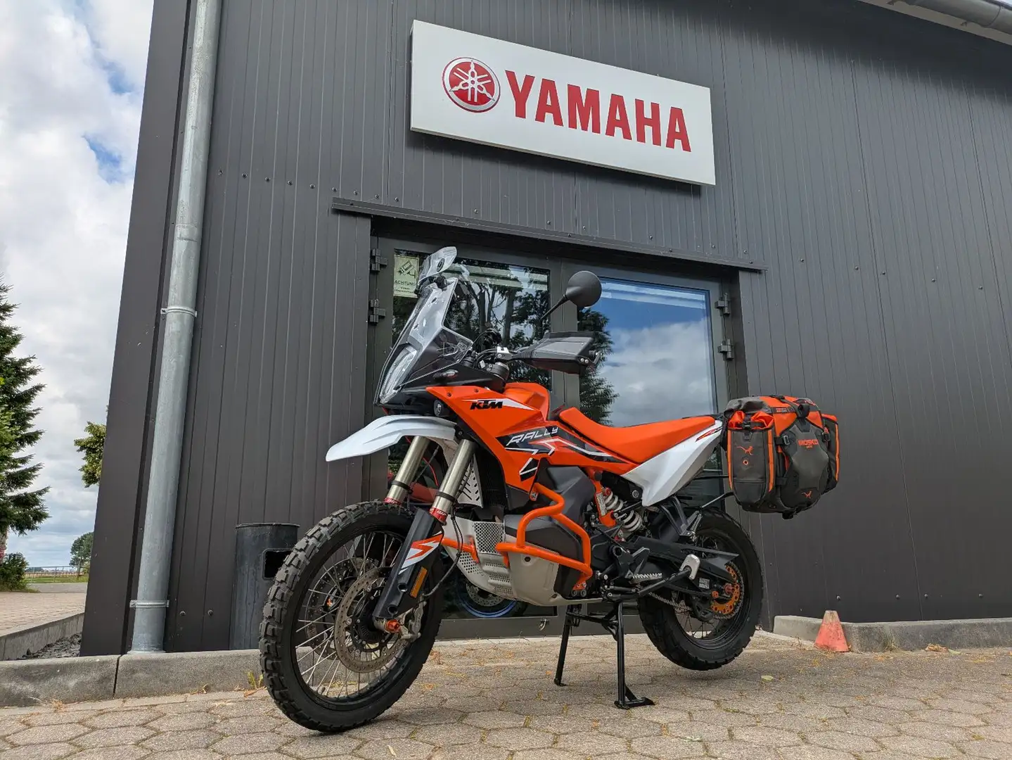 KTM 890 Adventure R Rally Eine von 700 Orange - 1