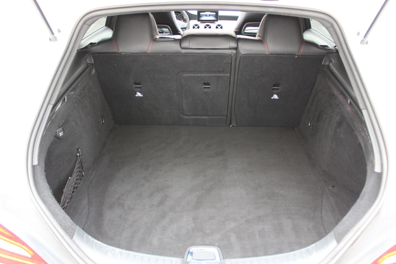 Mercedes-Benz CLA 200 AMG Line (PANORAMADACH) — photo 11