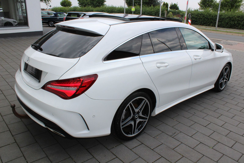 Mercedes-Benz CLA 200 AMG Line (PANORAMADACH) — photo 4