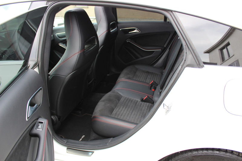 Mercedes-Benz CLA 200 AMG Line (PANORAMADACH) — photo 9