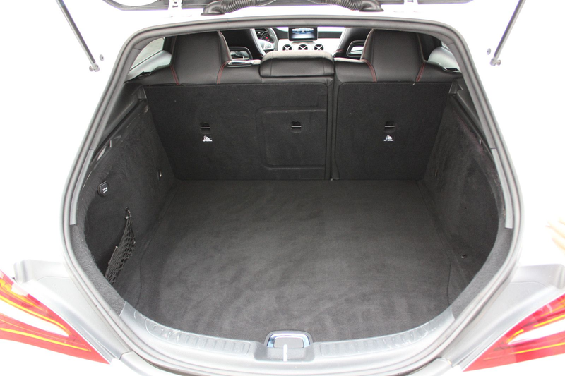 Mercedes-Benz CLA 200 AMG Line (PANORAMADACH) — photo 10