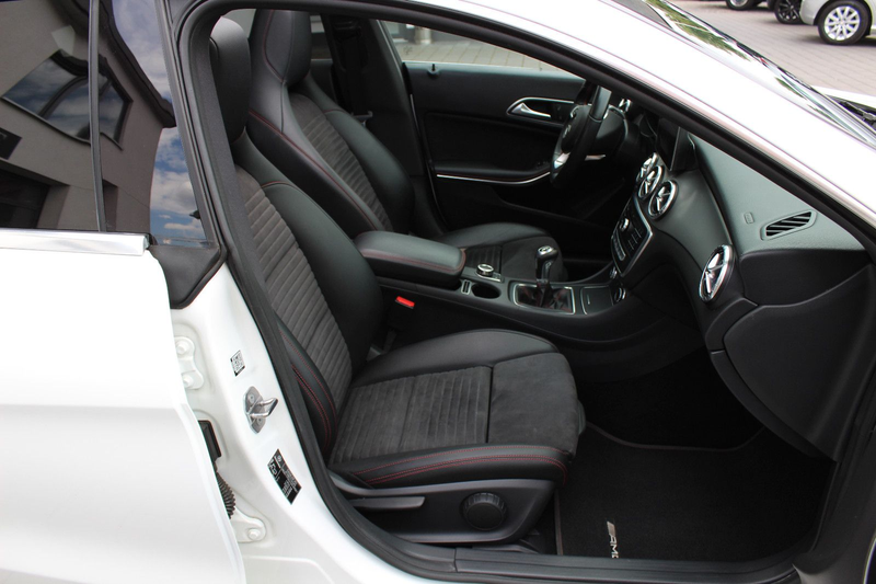 Mercedes-Benz CLA 200 AMG Line (PANORAMADACH) — photo 13