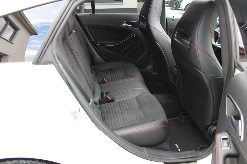 Mercedes-Benz CLA 200 AMG Line (PANORAMADACH) — photo 12
