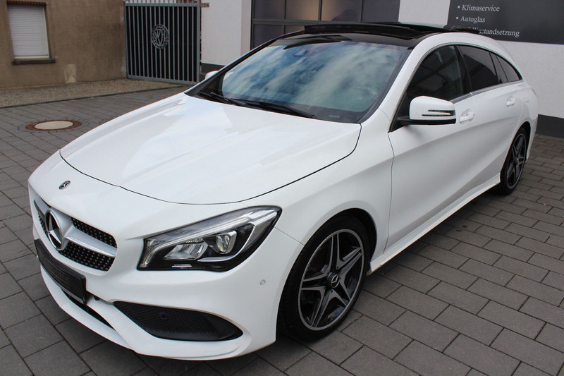 Mercedes-Benz CLA 200 AMG Line (PANORAMADACH)