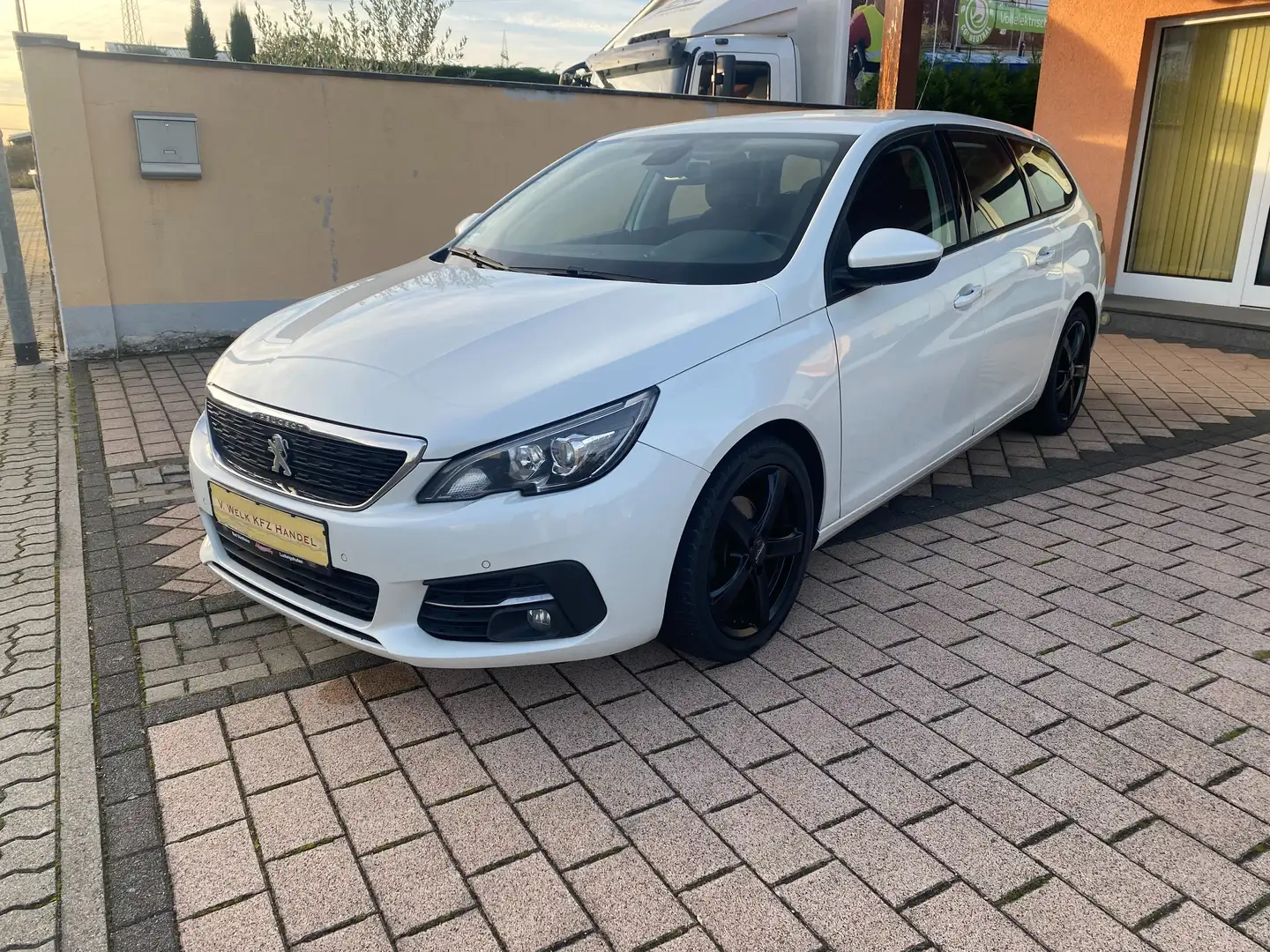 Peugeot 308 SW Active Automatik Blanc - 1