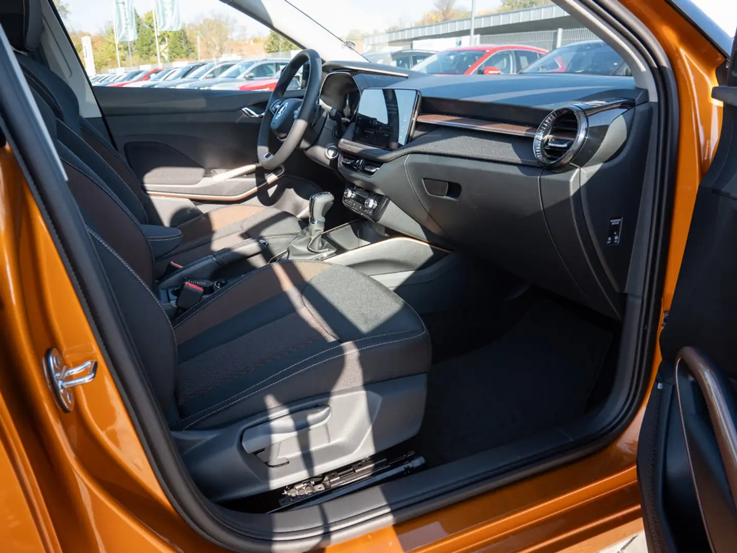 Skoda Fabia 1.5 TSI Selection SHZ NAVI ACC LED PANO Orange - 2