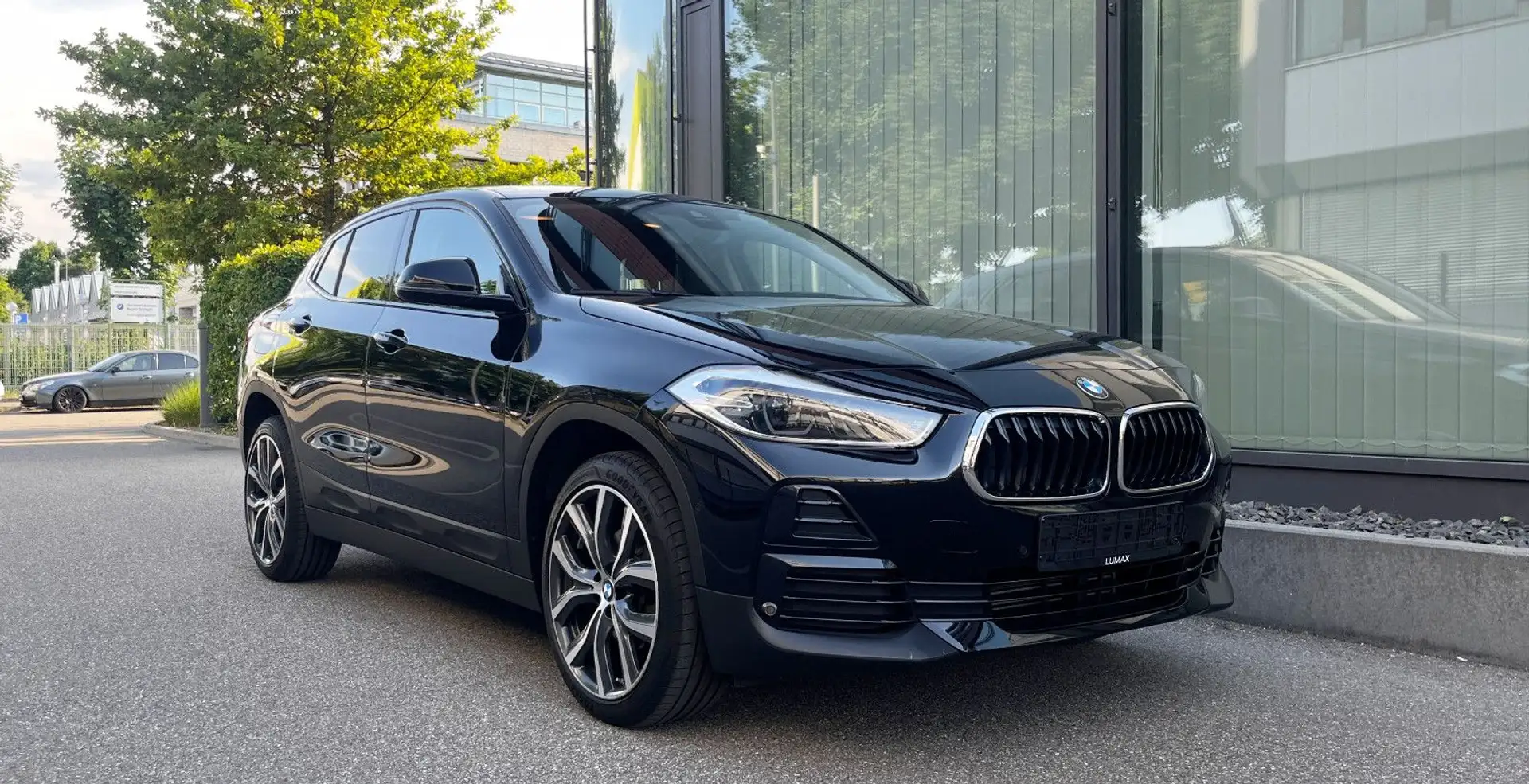 BMW X2 sDrive 18 i* M Lenk*LED*Sportsitze*19" Schwarz - 1