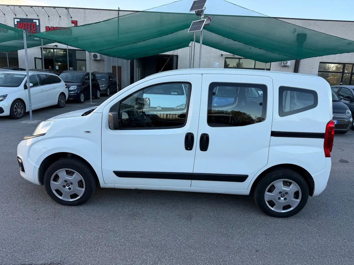 Fiat Qubo QUBO 1.4 8V 77 CV Lounge Natural Power Blanc - 2