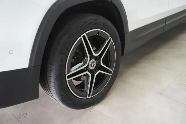 Mercedes-Benz GLB Class view 11