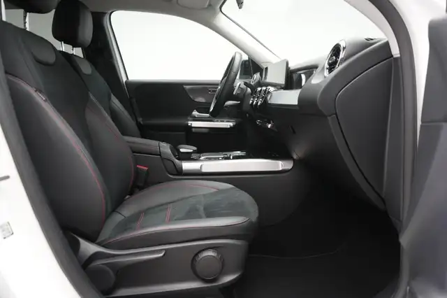 Mercedes-Benz GLB Class view 13