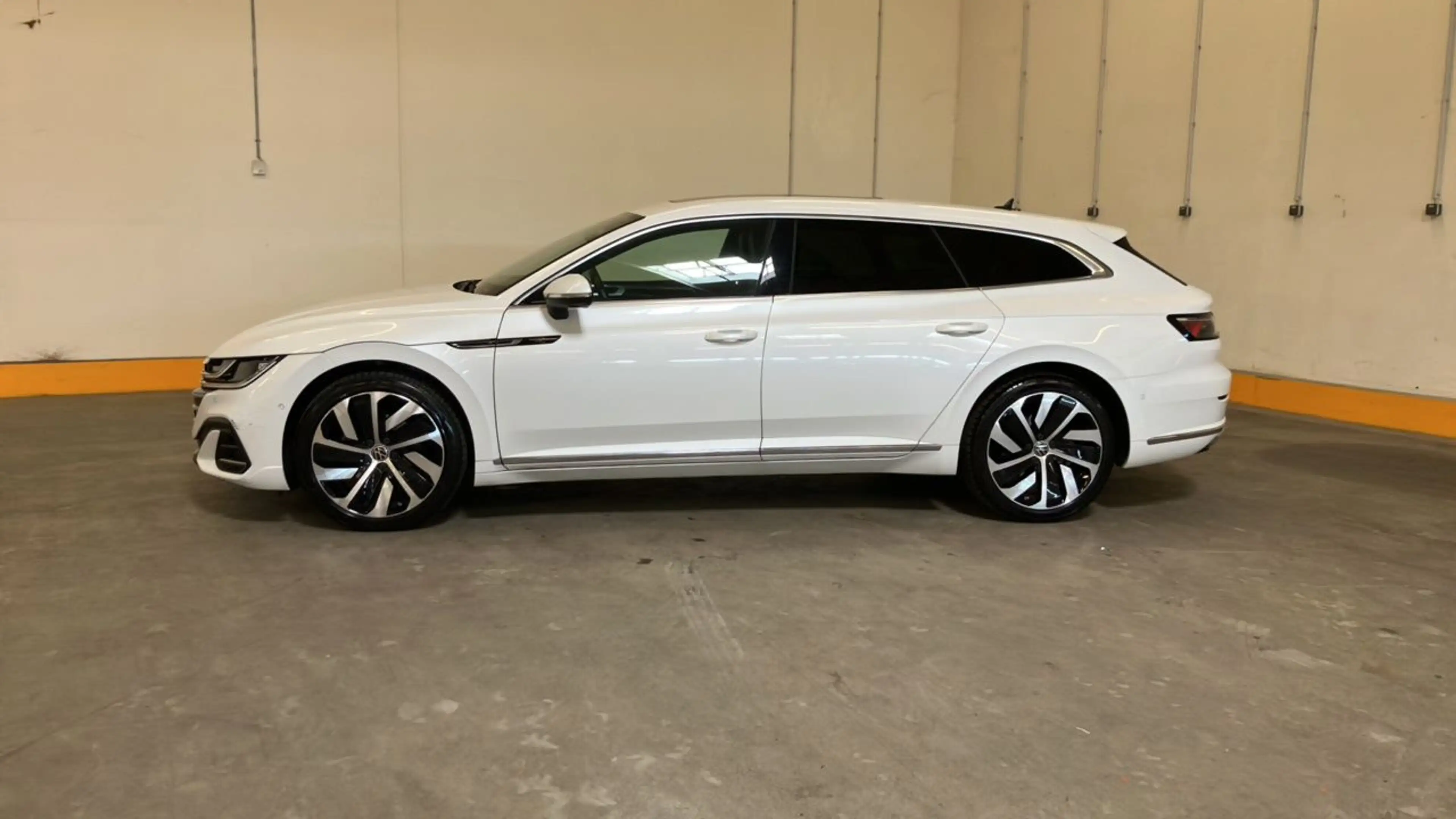 Volkswagen Arteon 1.4 TSI eHybrid R-Line MATRIX*LEDER*SKY*AHK*HEAD- — photo 3