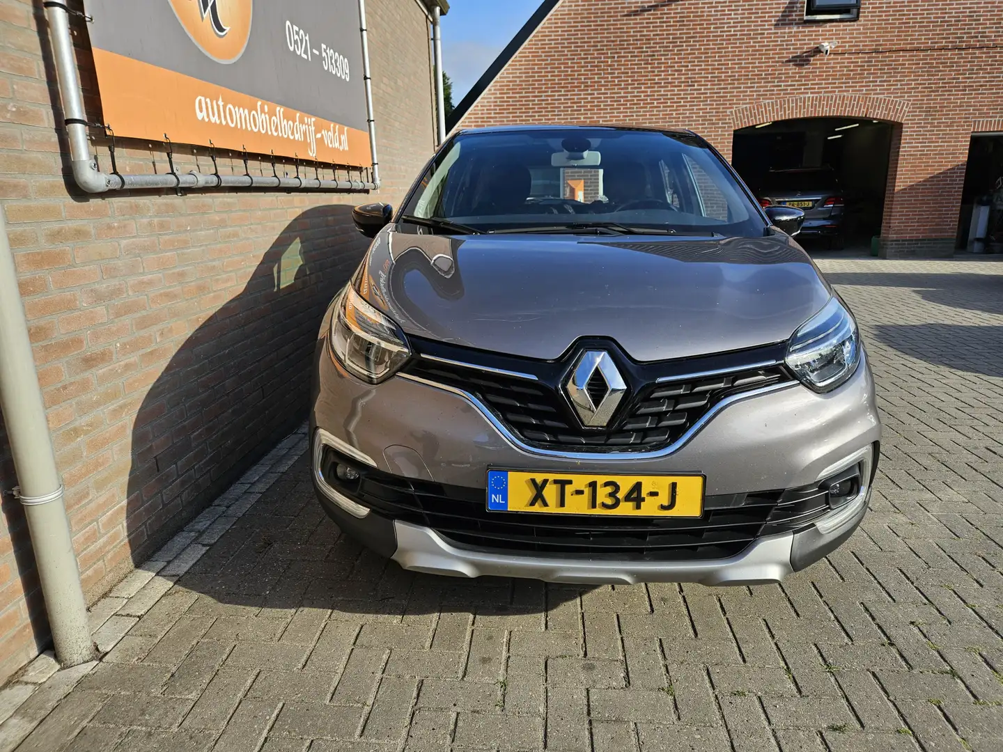 Renault Captur 0.9 TCe Intens Grijs - 2
