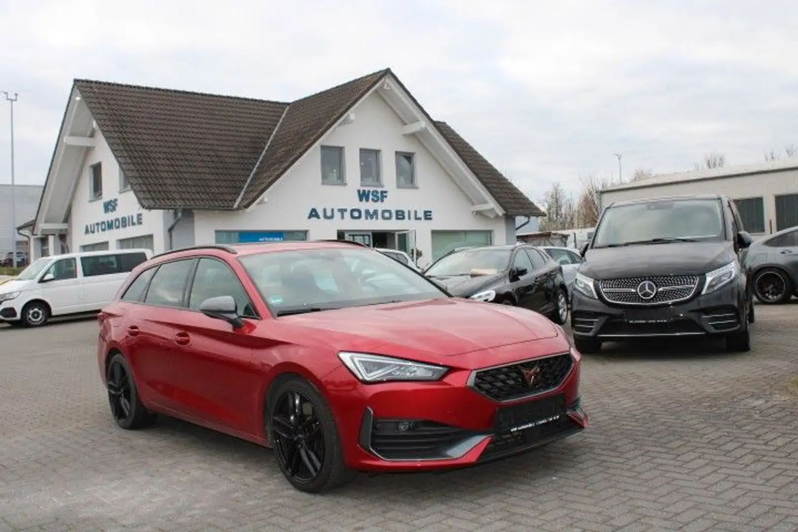 CUPRA Leon Sportst e-Hybrid,Navi/LED/Virtual/AHK/Pano, Rouge - 1