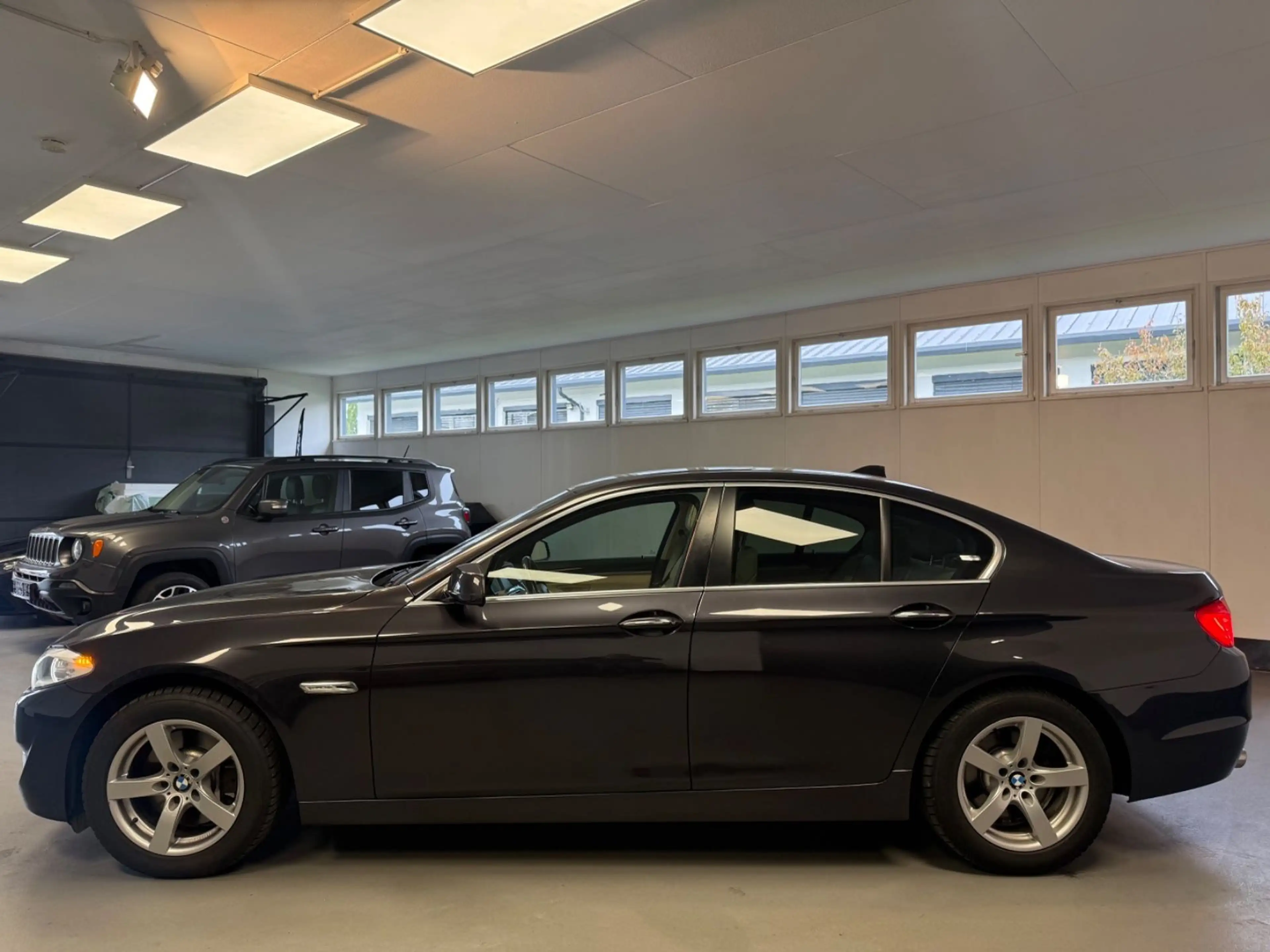 BMW 528 I LIM*AUT.*LEDER*BT TEL*NAVI*GSHD*PDC*XENON* — photo 9