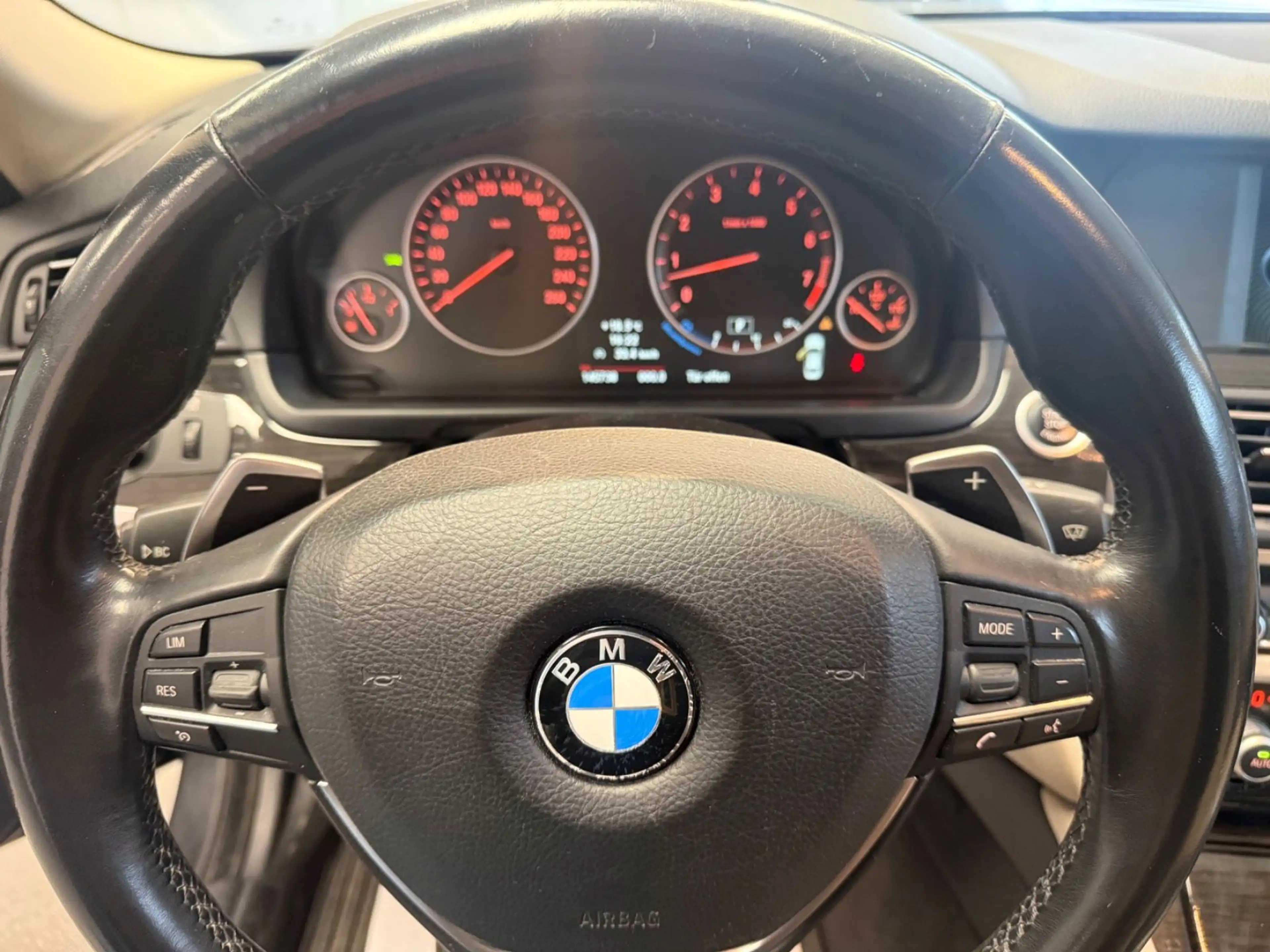BMW 528 I LIM*AUT.*LEDER*BT TEL*NAVI*GSHD*PDC*XENON* — photo 14