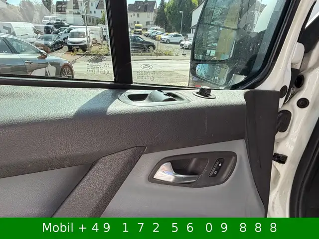 Ford Transit Custom view 25