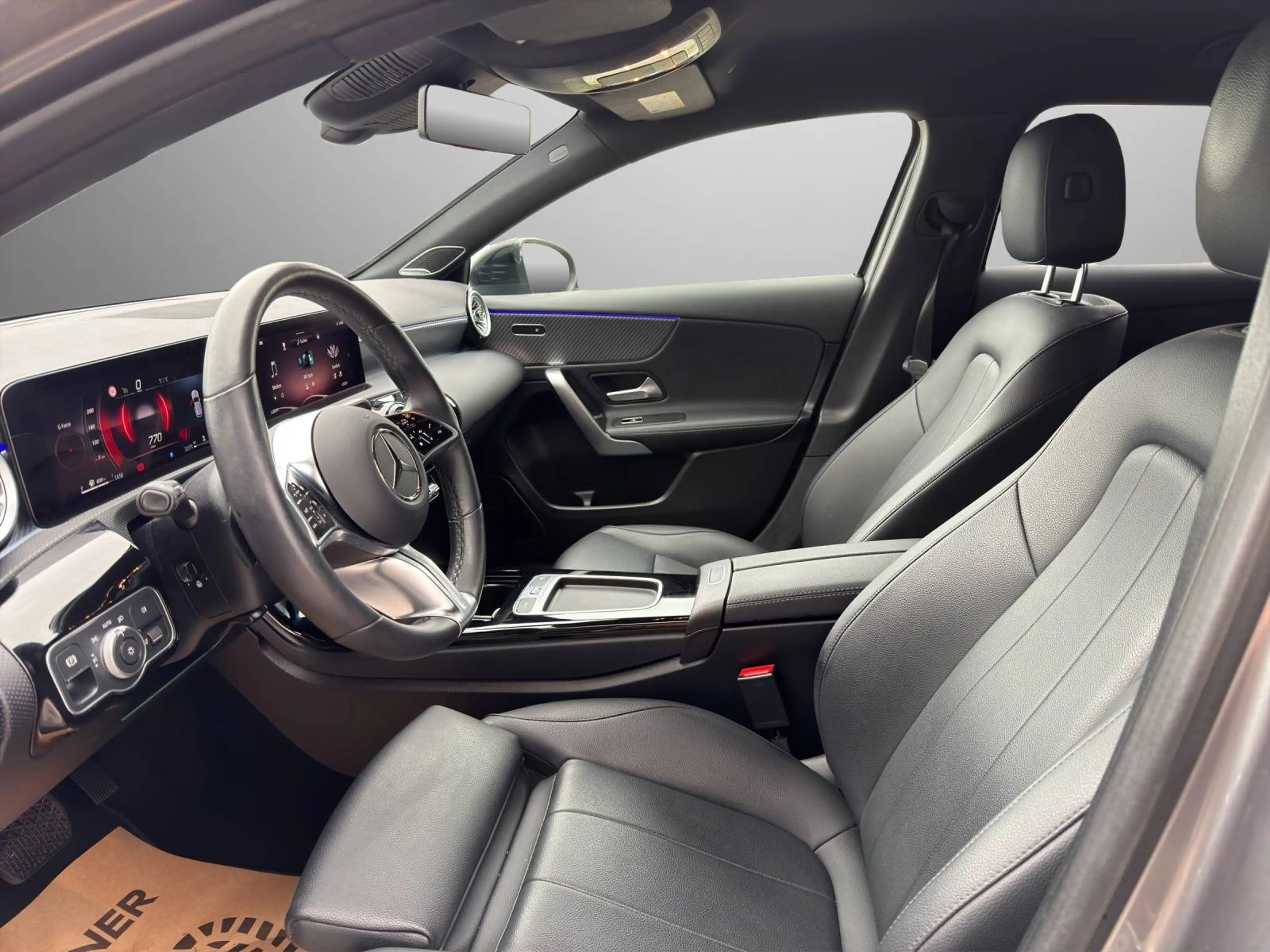 Mercedes-Benz A 180 d Aut. *MULTIBEAM, AMBI, STANDHZG, BURMESTER, LEDER, RFK* — photo 11