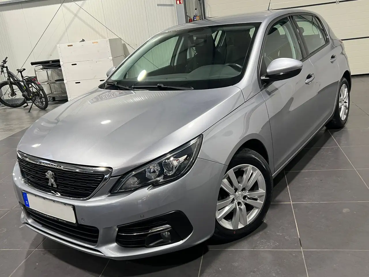 Peugeot 308 1.2 Limousine *Navi*SHZ*PDC*Temp.*Bluetooth* — photo 1 of 15
