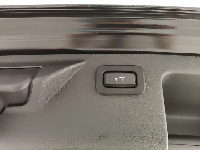 Land Rover Discovery Sport view 11