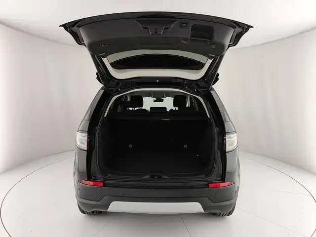 Land Rover Discovery Sport view 9