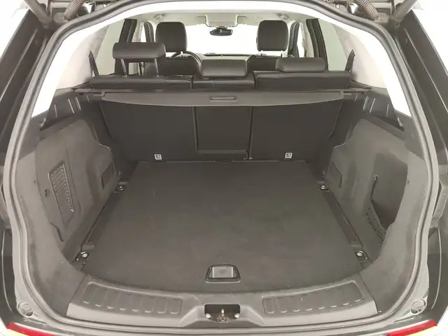 Land Rover Discovery Sport view 10