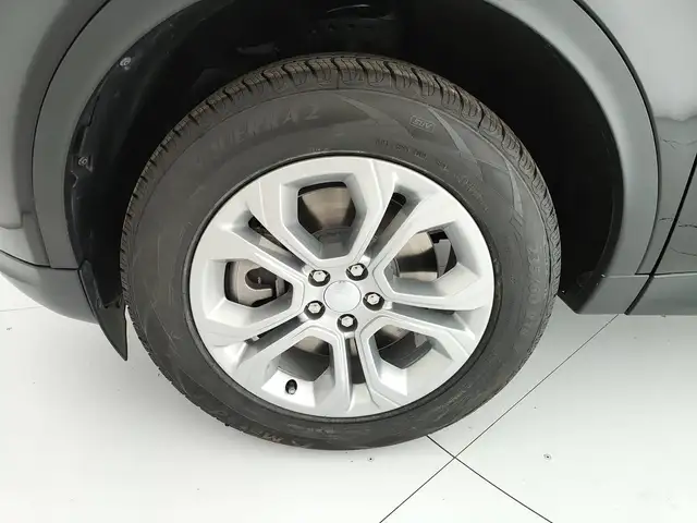 Land Rover Discovery Sport view 12