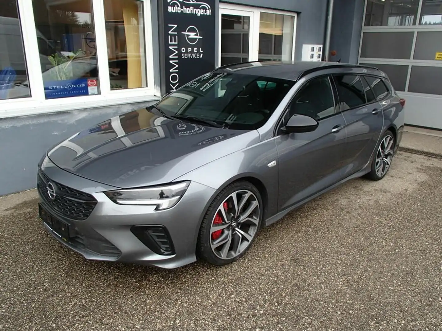 Opel Insignia ST GSi 4x4 Grau - 2