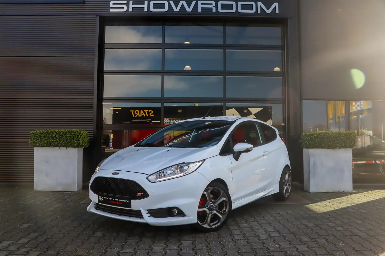 Ford Fiesta 1.6 ST2, 182 PK, Camera, Remus uitlaat, Nieuwstaat Weiß - 2