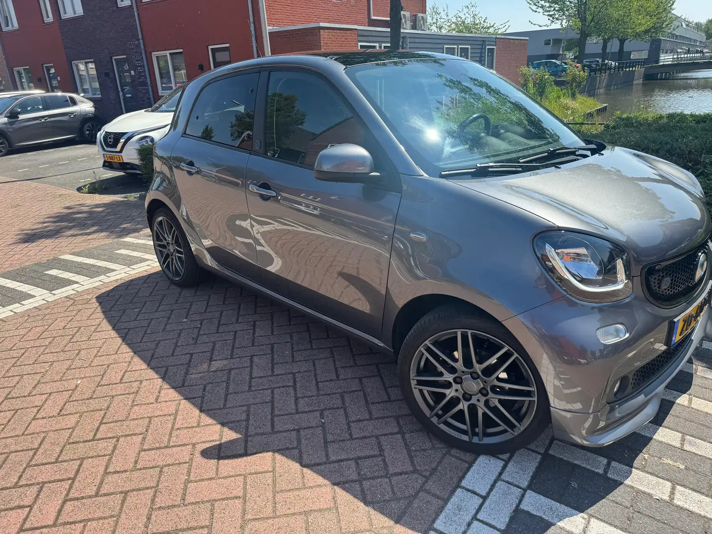 smart forFour forFour EQ BRABUS Style Grijs - 2