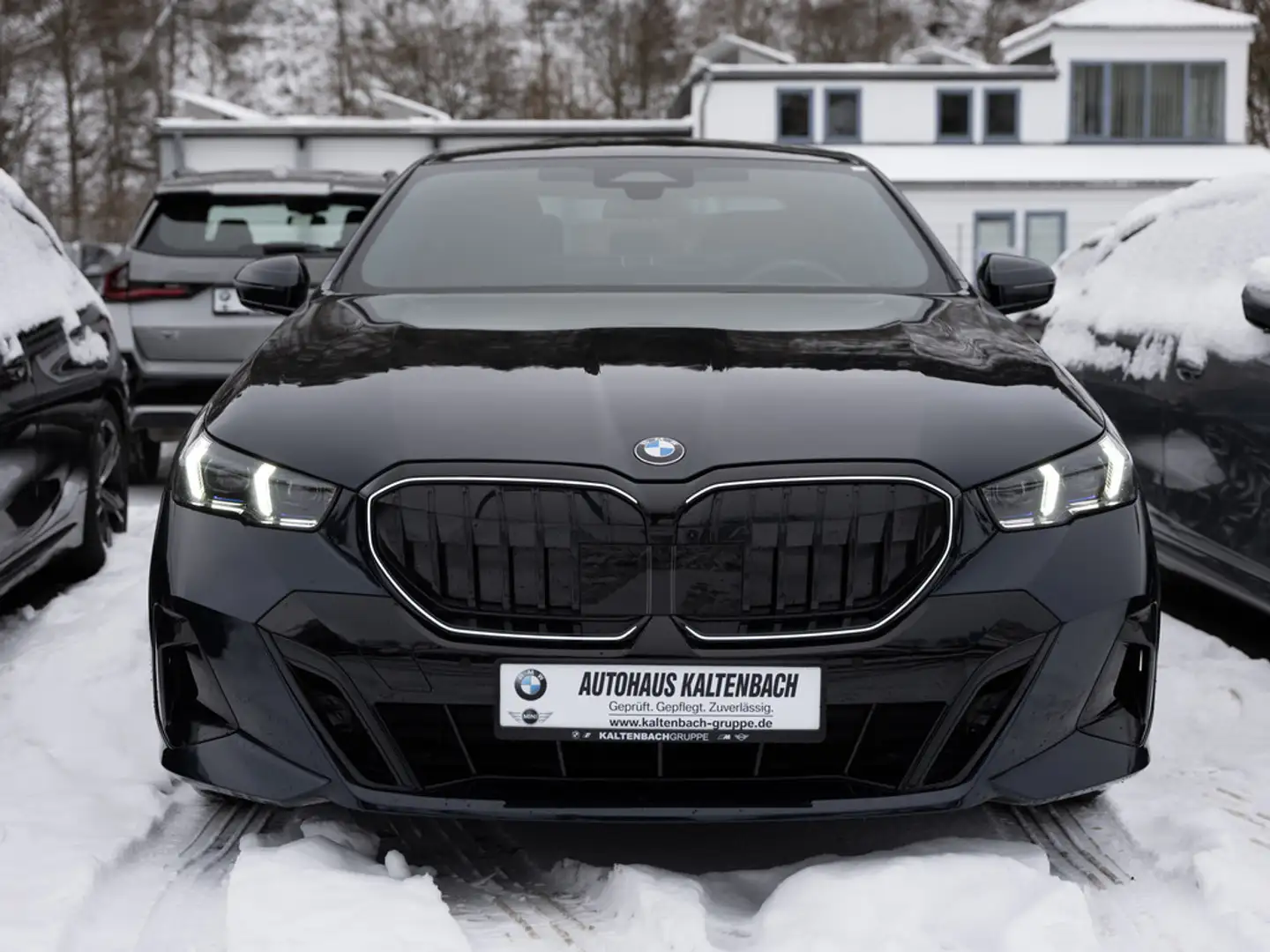 BMW 520 i M-Sport Pro AHK PANO 360° B&W HUD NAVI Schwarz - 2