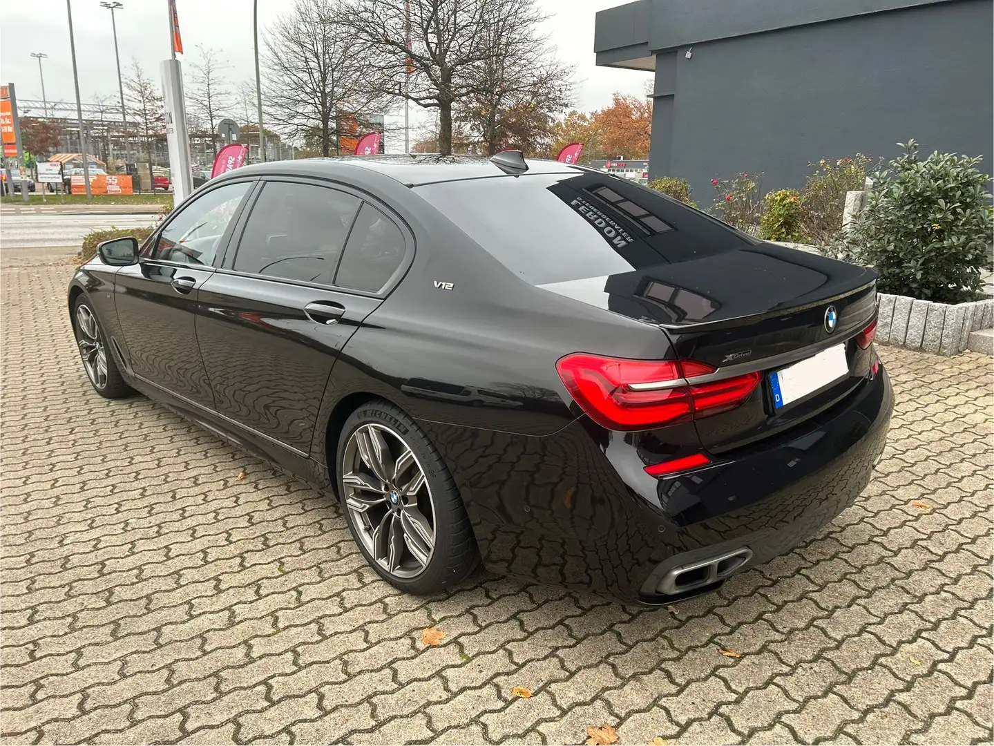 BMW 760 M760 L i xDrive // Voll / B&W / SKYLounge / Scheck - 2