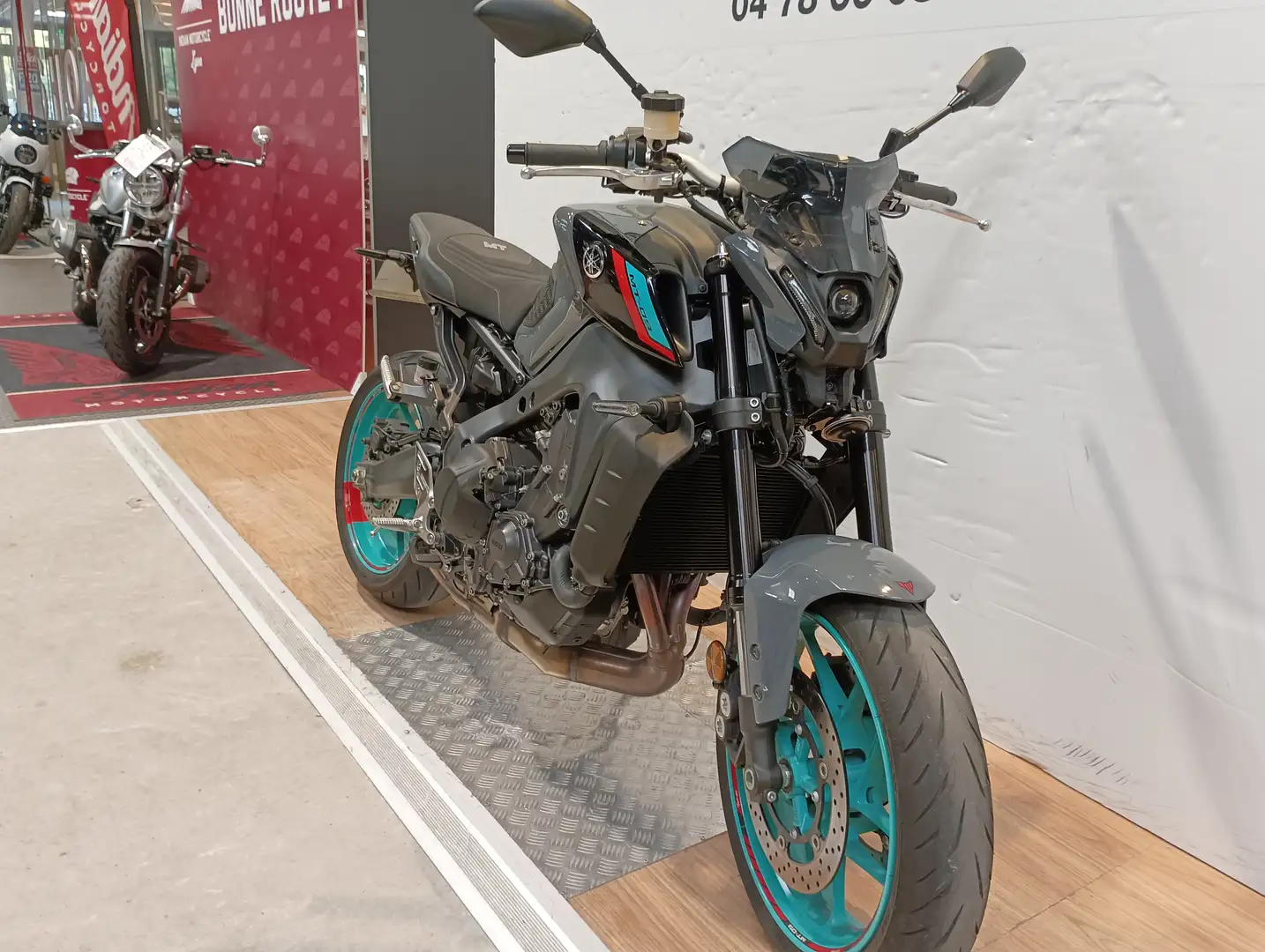 Yamaha MT-09 Gris - 2