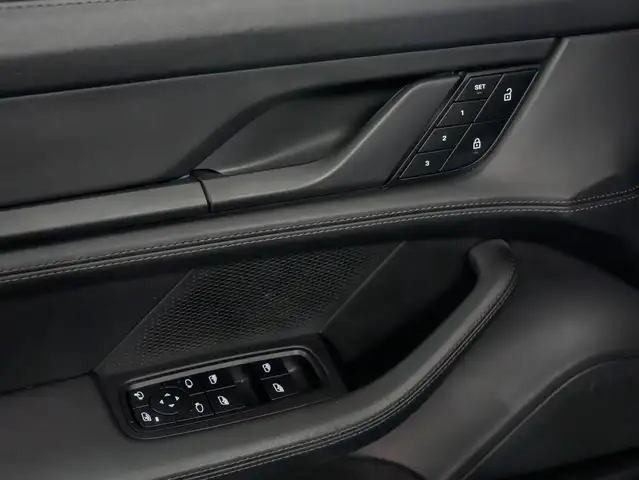 Porsche Taycan view 11