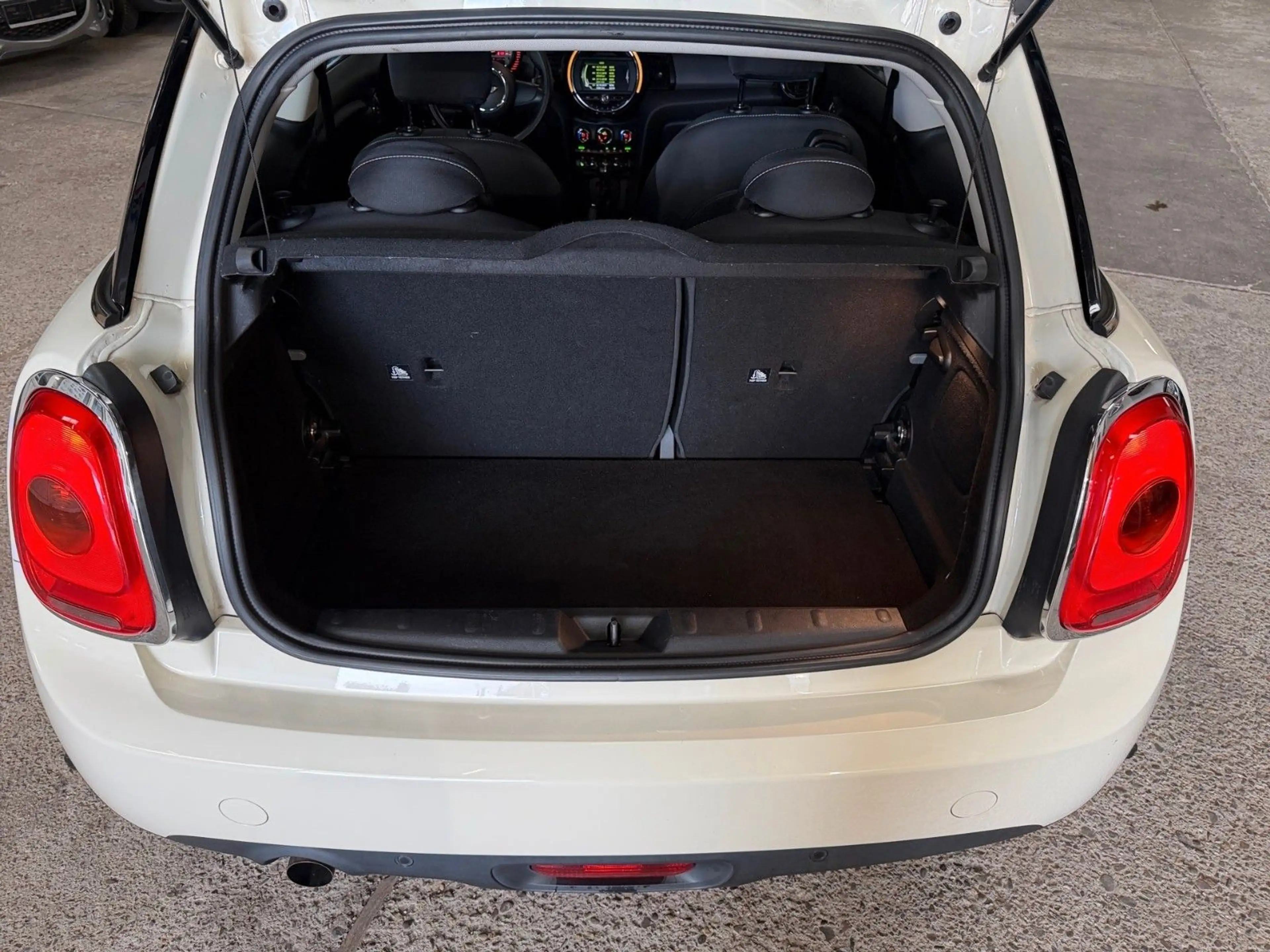 MINI One D Metropolitan 1.Hand Navi PDC *SPARWUNDER* — photo 11