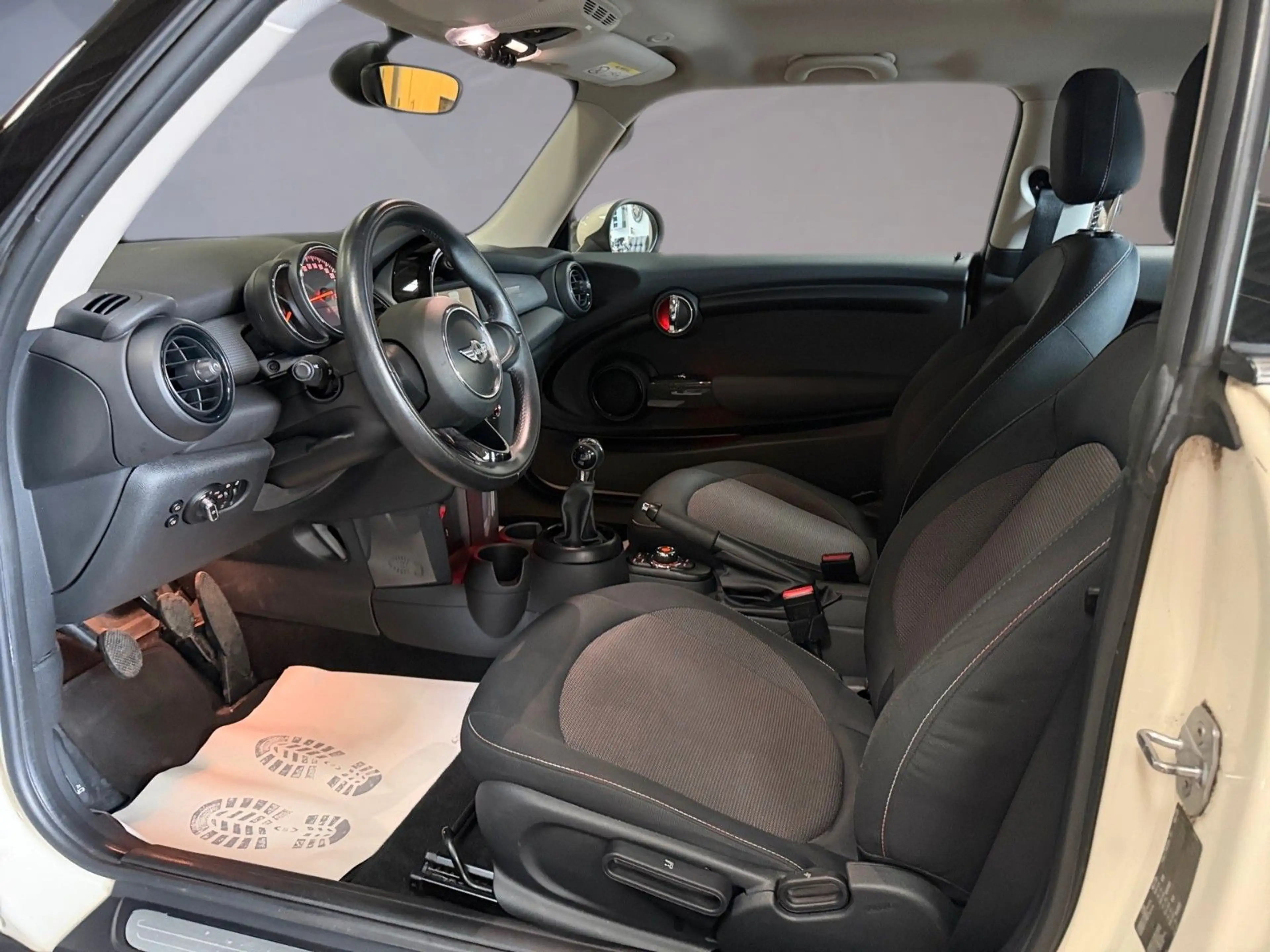 MINI One D Metropolitan 1.Hand Navi PDC *SPARWUNDER* — photo 13