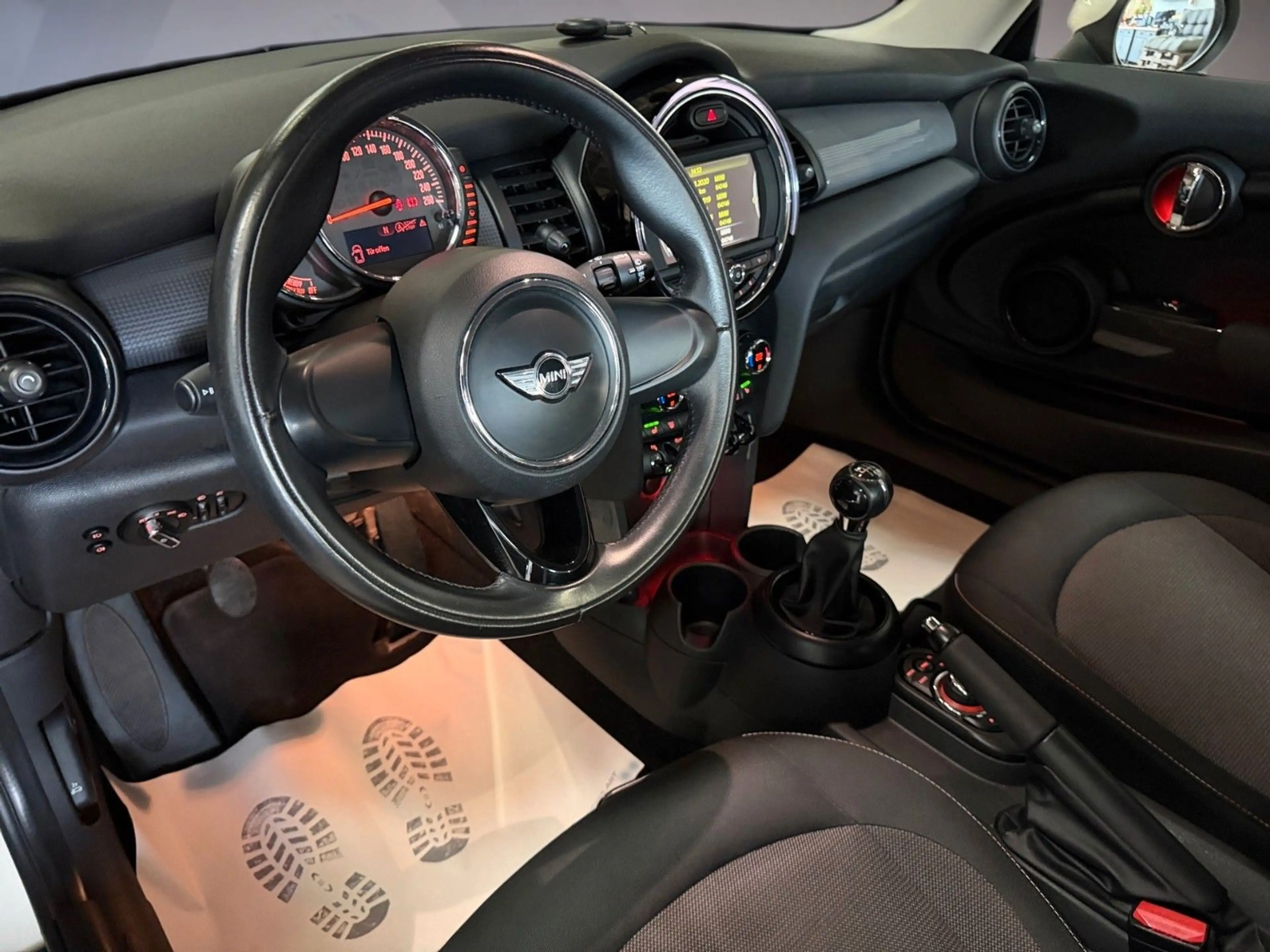 MINI One D Metropolitan 1.Hand Navi PDC *SPARWUNDER* — photo 14