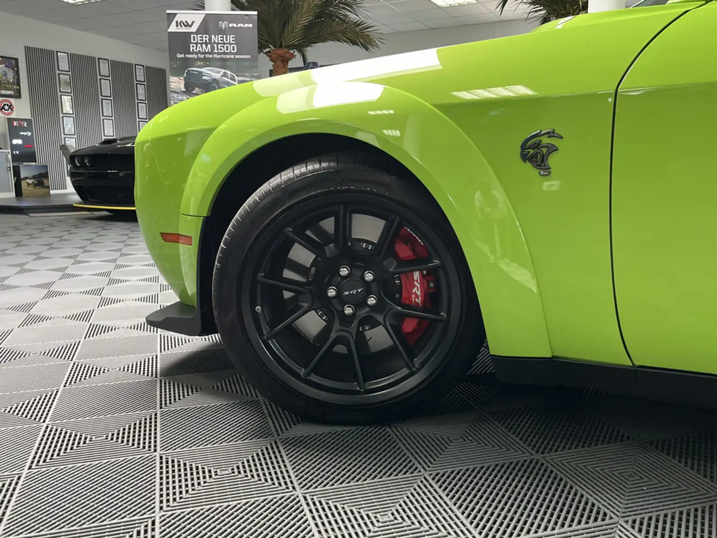 Dodge Challenger SRT Hellcat RedEye Jailbreak Widebody Зелений - 2