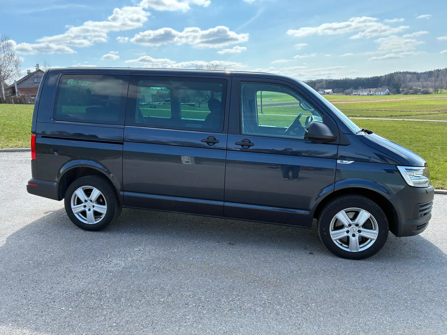Volkswagen T6 Multivan Multivan Freestyle 2,0 TDI 4Motion DSG Freestyle Blau - 2