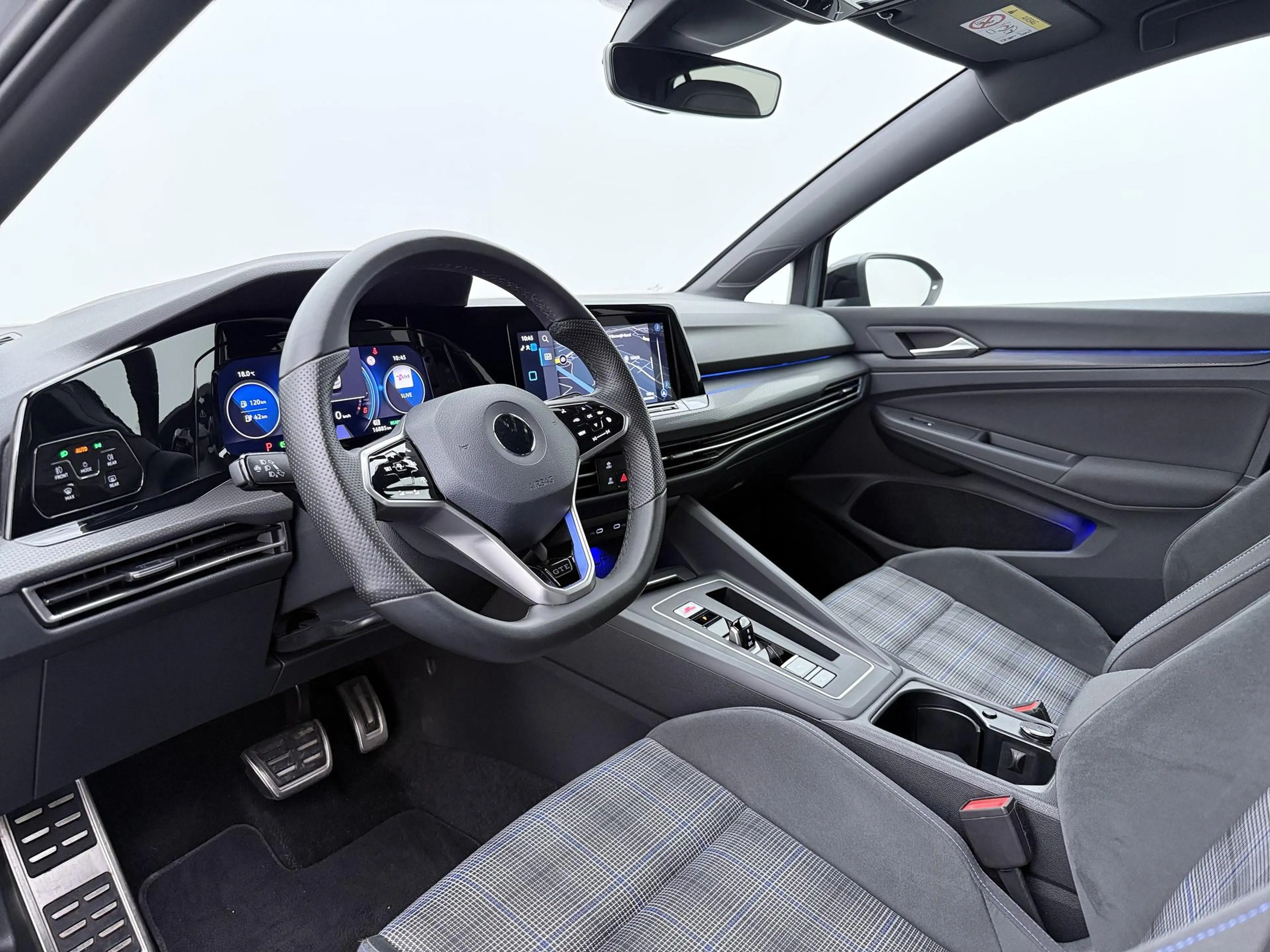 Volkswagen Golf GTE 1.4 eHybrid | 18" | Navigatie | LED Mistlampen | B — photo 3
