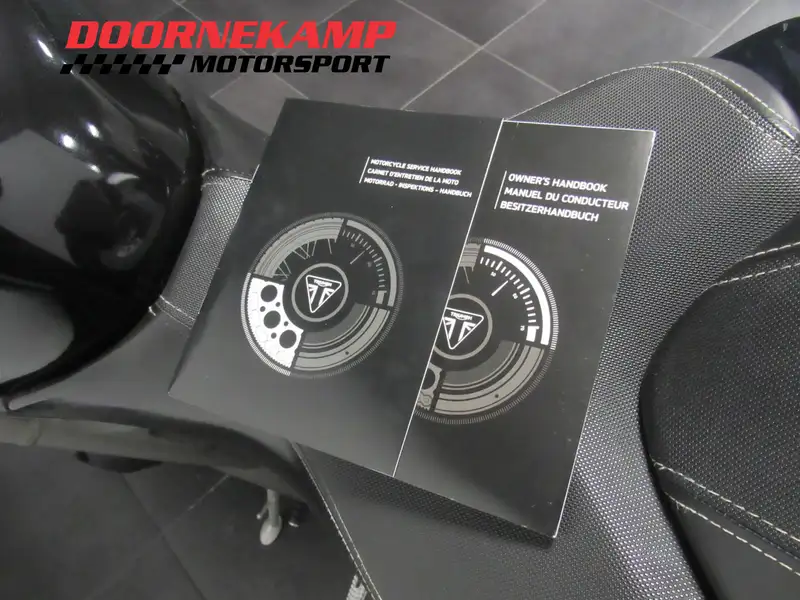Triumph Speed Triple S - foto 8