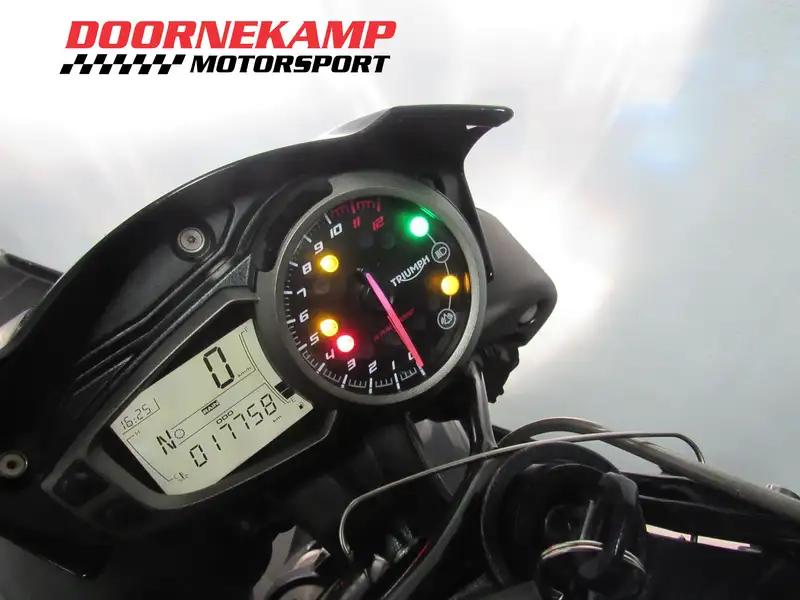 Triumph Speed Triple S - foto 7