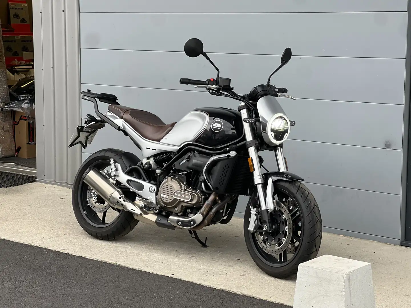 QJ Motor SRV 550 Grijs - 2
